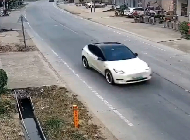 Driverless Tesla Running Away